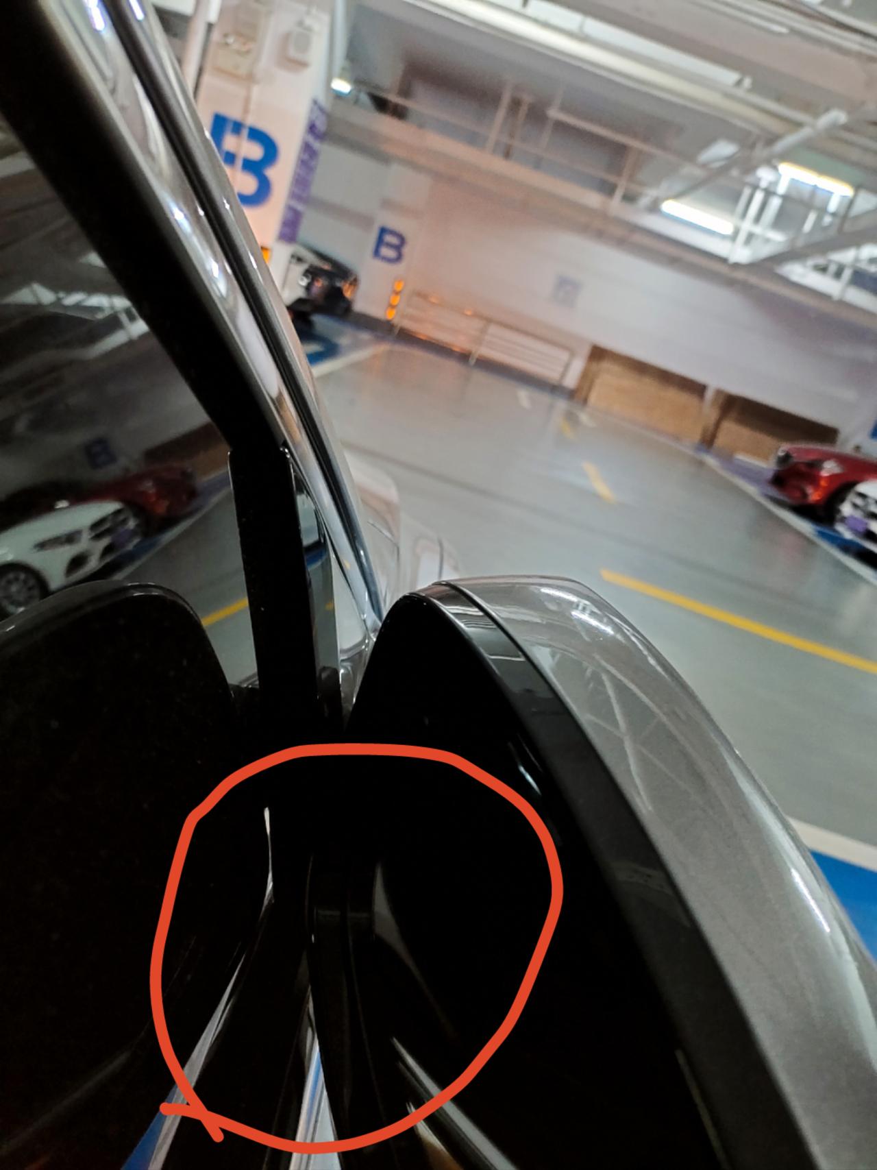 各位车友，请问星瑞主驾驶后视镜锁车后折叠的角度跟副驾驶的有点区别？驾驶位后视镜被人掰了，不知道是不是被掰坏了