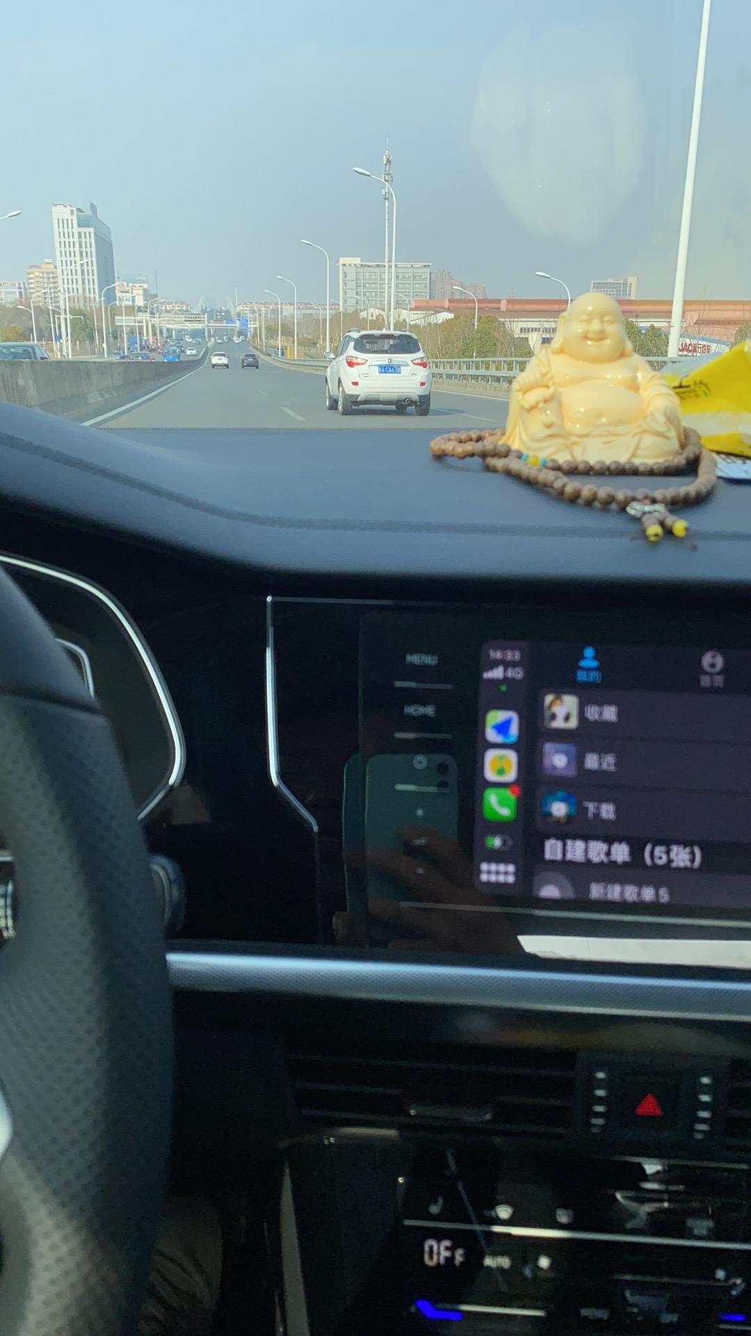 大众帕萨特 就是主驾驶门把手喇叭那附近时不时的就会有滋滋的声音啥情况啊，有没有大佬知道怎么解决