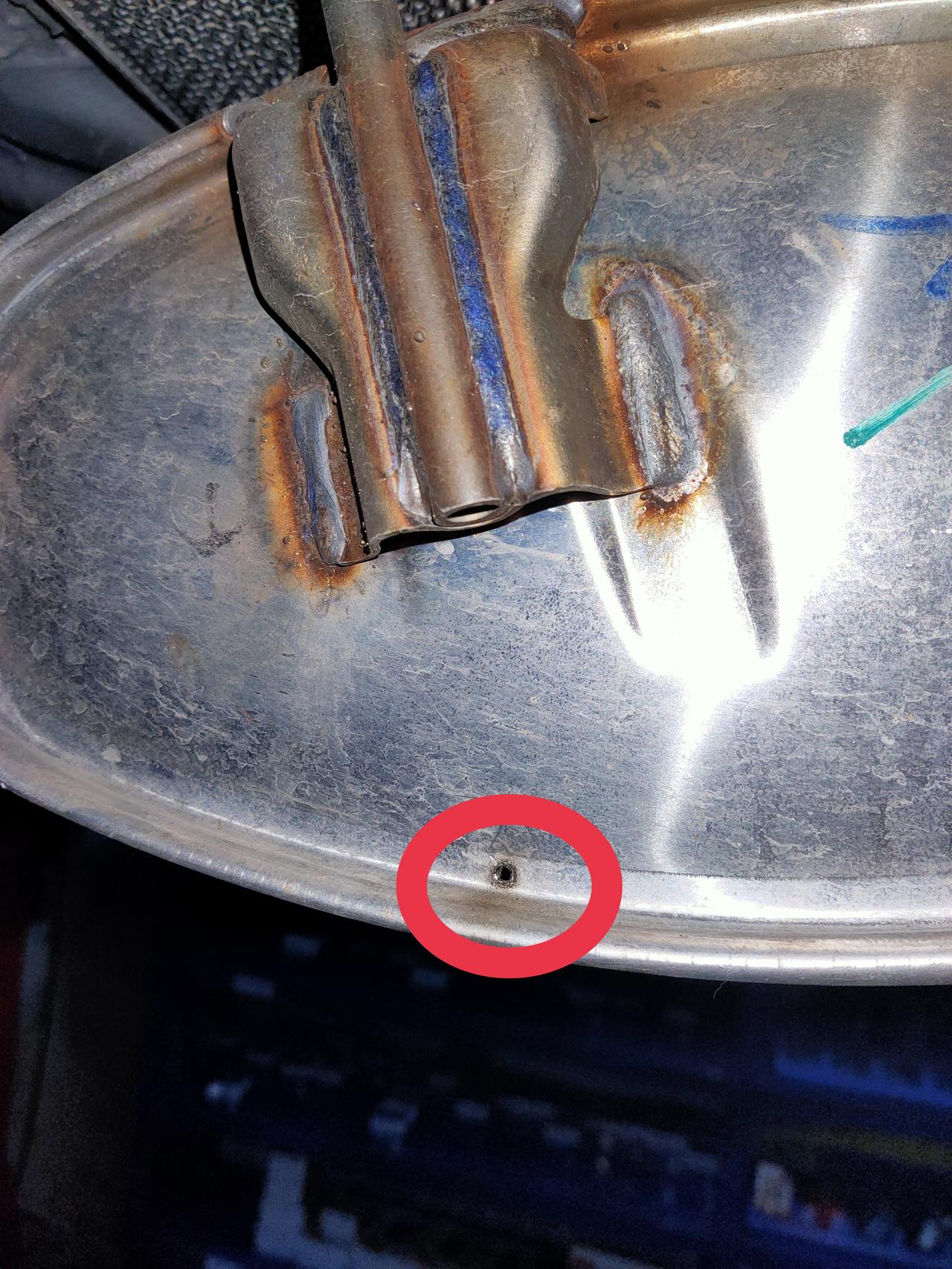 长安CS75 PLUS 各位大佬这边有个孔正常吗？