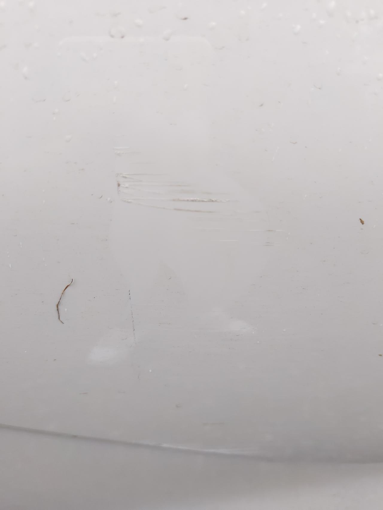别克君威 刚买一个多月停路边不知道什么时候被刮了，铁皮都漏出来了，有好的补漆笔推荐吗我自己补补