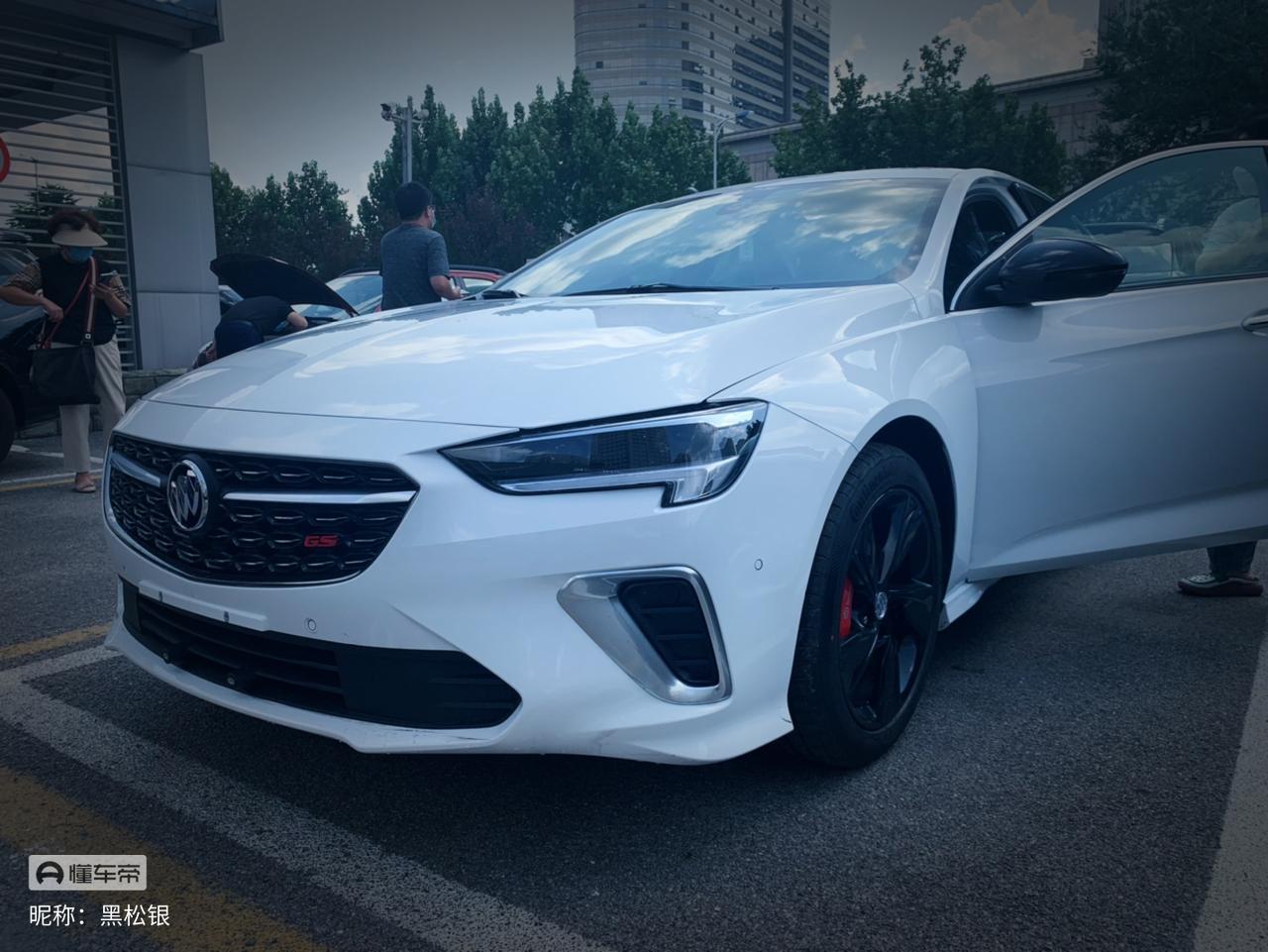 前天订了君威2.0智享版，因为看车的时候属于一见钟情，只顾谈价格了，没太了解车机系统功能，各位看官老爷说说看车机能不能听