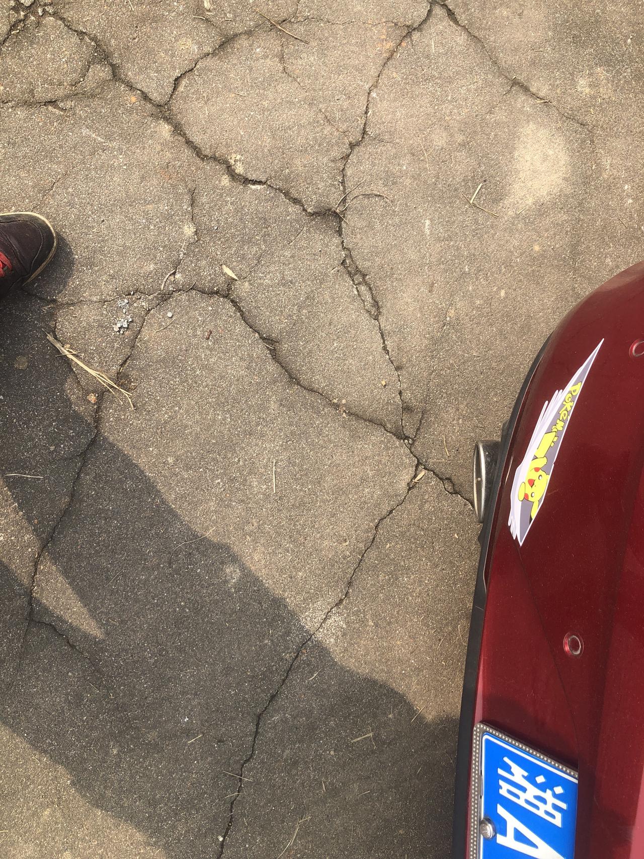 别克君威 17款28T排气管长短不一。是个别现象还是普遍现象？有什么办法处理吗？影响观感。