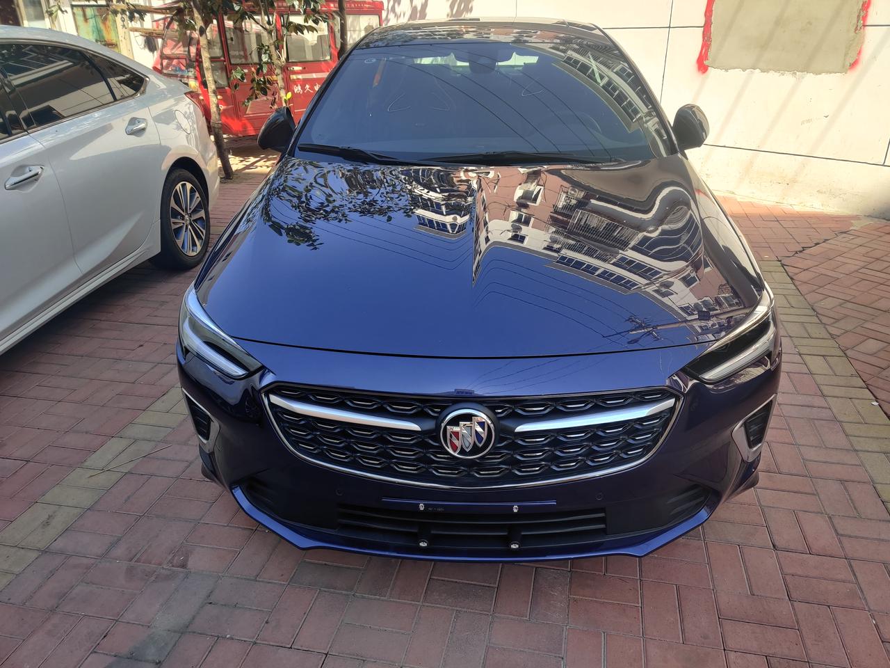 别克君威 为什么我的GS顶配中网没有GS标呢，各位同仁你们的车也是这样吗