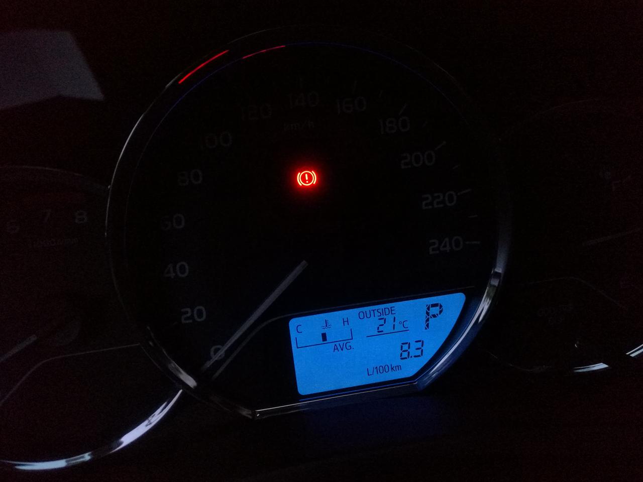 丰田卡罗拉 请问这个表示目前油耗8.3L?