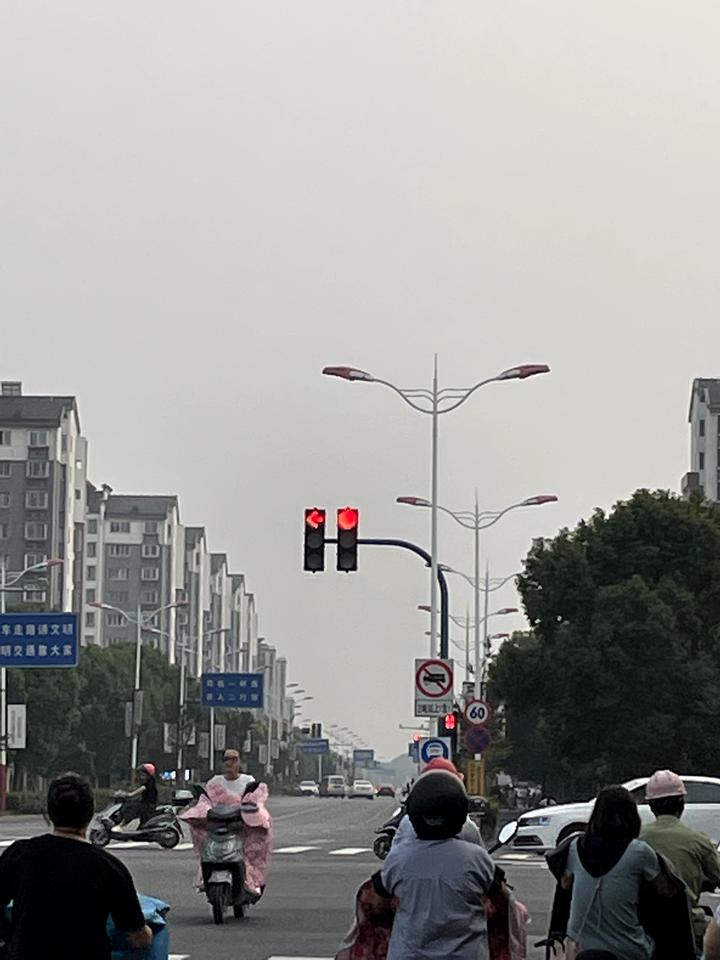 马自达3 昂克赛拉 这种红灯可以右转弯吗