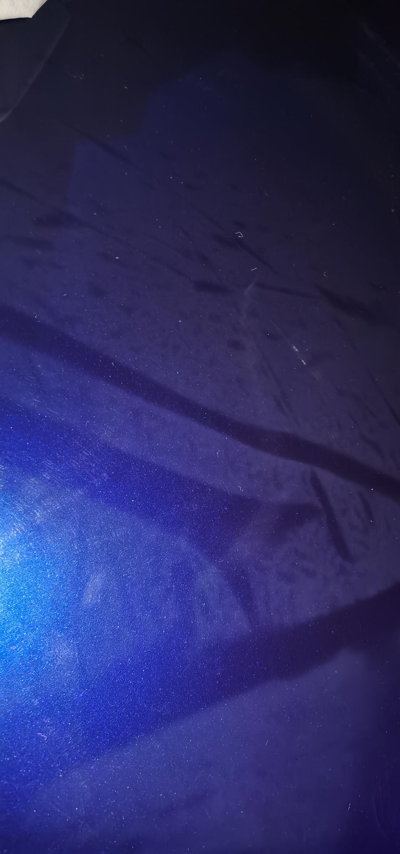 别克君威 引擎盖有色差，不是脏 咋回事