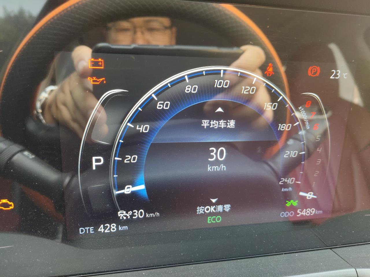 长安CS75 PLUS 2.0t的也太费油了。表显和实际油耗相差4个佩服佩服。加了中石化29升油，里程从213公里变成4