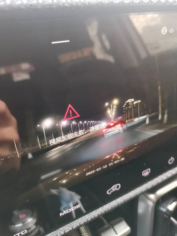 我的是哈弗大狗马犬版，自带的行车记录仪，储存卡是自己网上买的128g的，记录仪指示灯蓝灯常亮，工作正常，但是在大屏上看记
