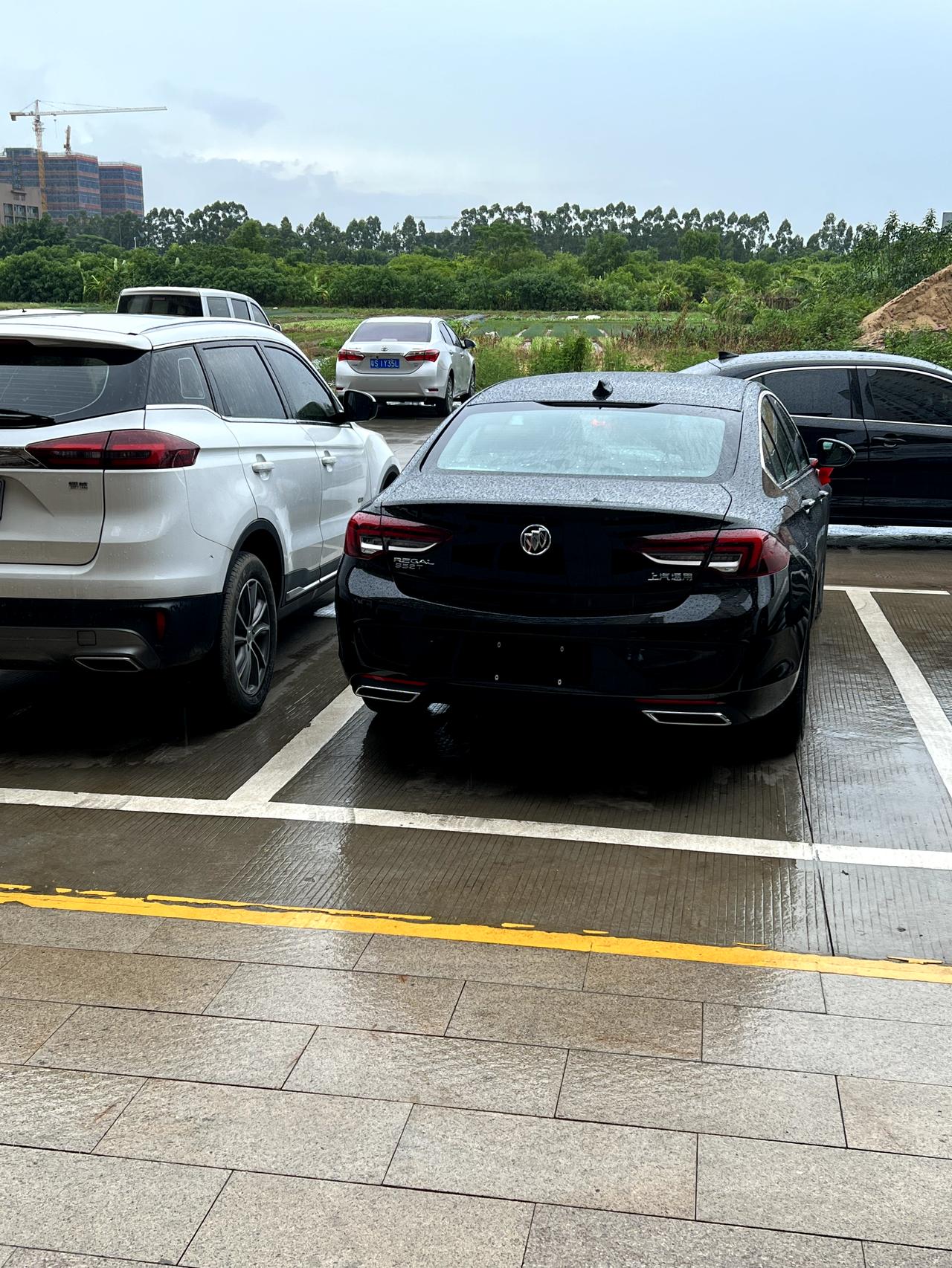 2022款1.5T君威有没有贴合比较好的座垫和脚垫啊，其实个人感觉没必要，女朋友怕弄脏不好洗，套上会好一些