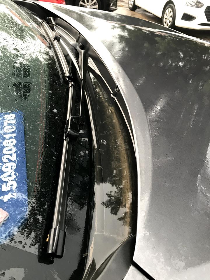 长安CS75 PLUS 车友们，前挡风雨刮器这边下雨存水是怎么回事？求解答！??