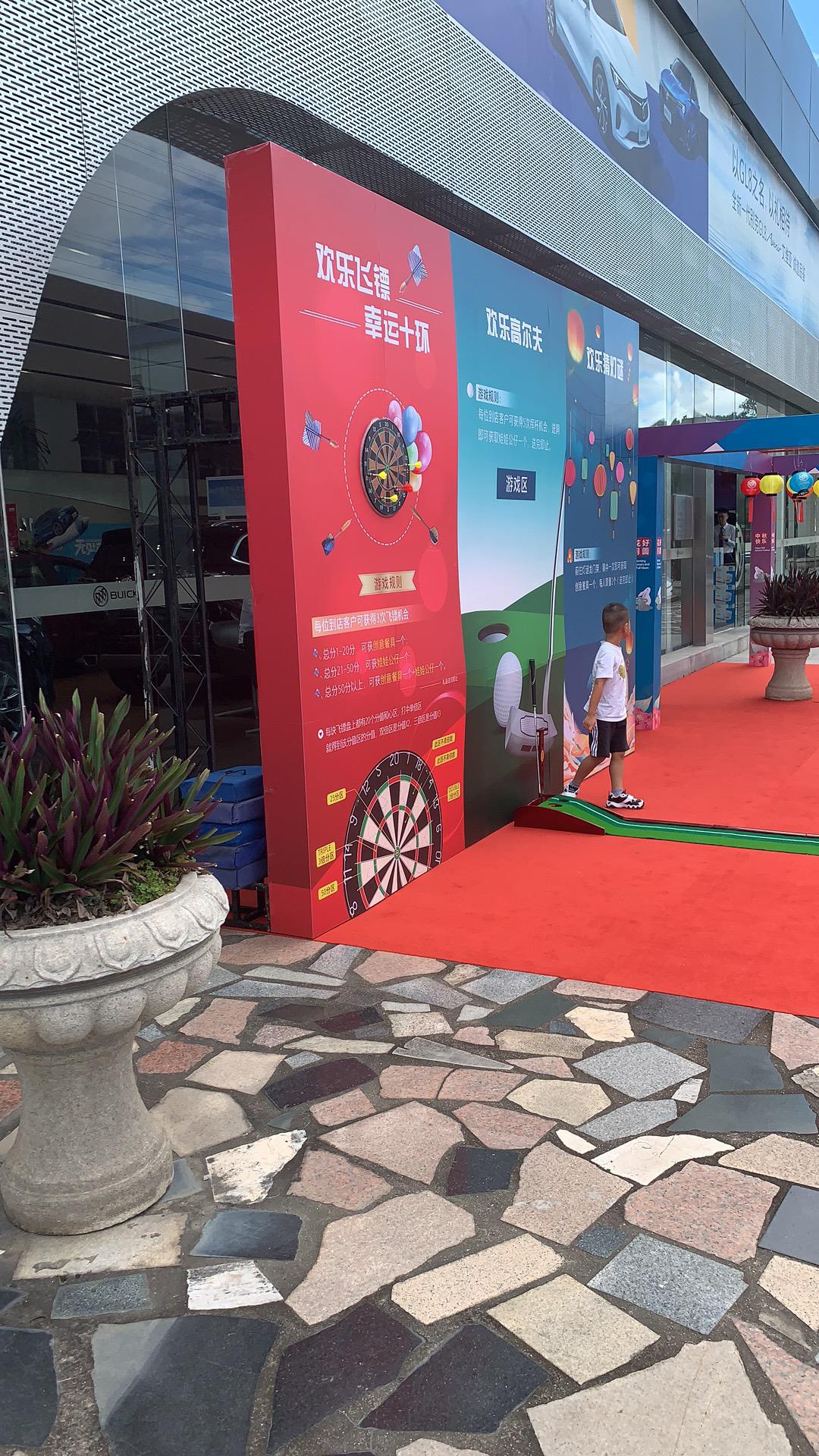 各位君威豪华版和精英版大概是多少钱可以落地？坐标珠海，其他地方的大哥们也说说看，差距多大！