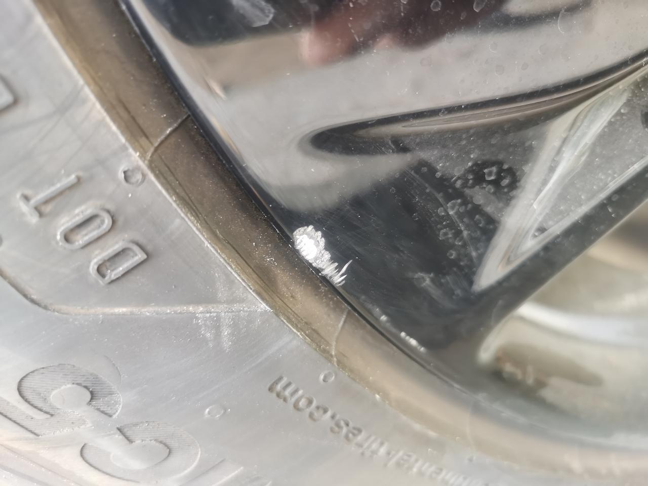 别克君威 兄弟们，买车不到半个月，轮毂刮马路牙子了，用补漆笔点点行吗？