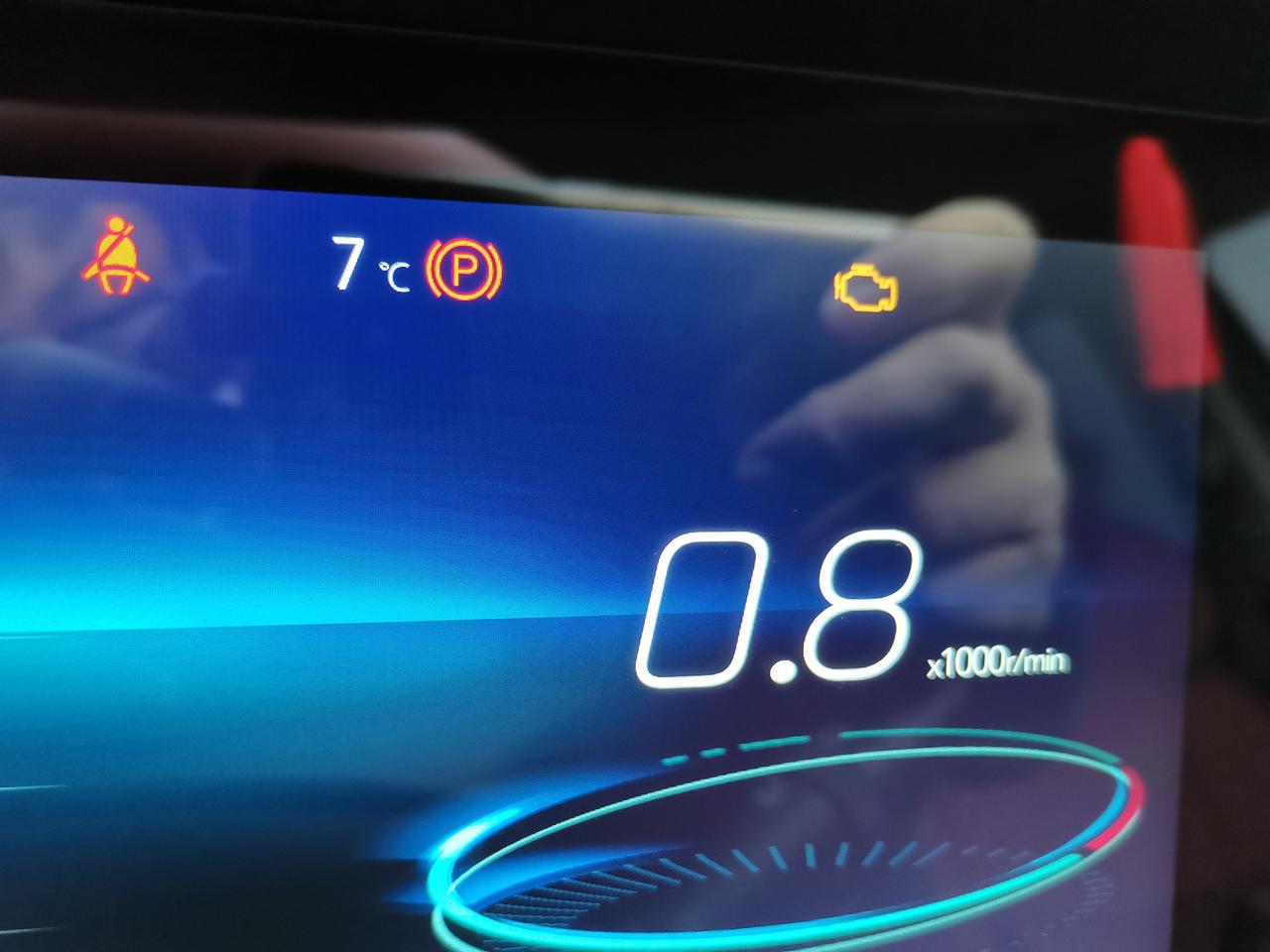 长安CS75 PLUS 今天洗车，然后油箱盖突然自动打开了，接着我就随手关上了，最后我开车走的时候，发动机故障灯一直亮着