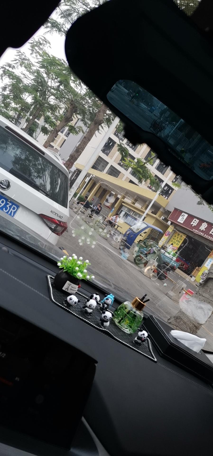 长安CS75 PLUS 圈友们你们的雨刷器，刮雨的时候有没有很大的声音？我的和玻璃摩擦的彭彭响！声音太大了
