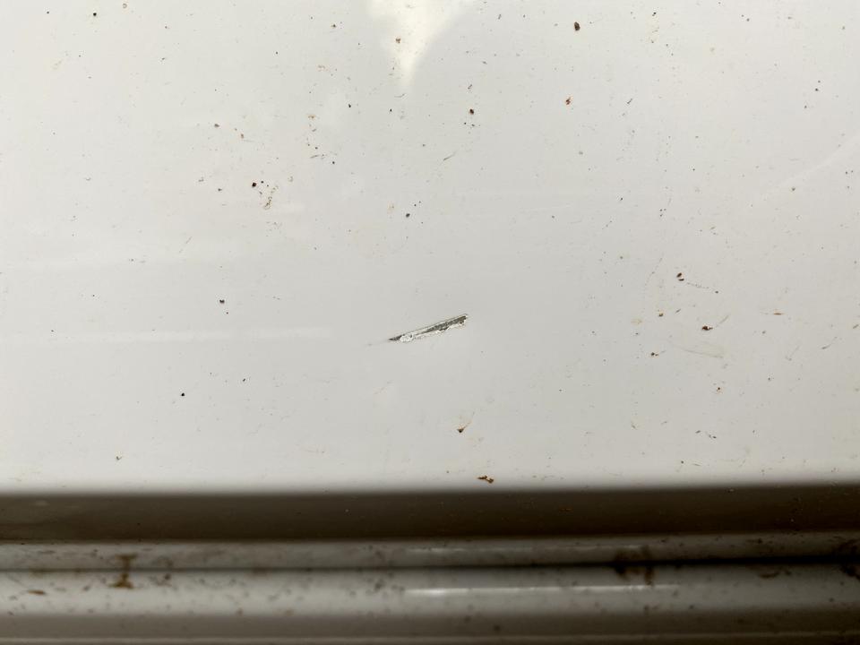 别克君威 走了一趟非高速的路，车子多了好些划痕