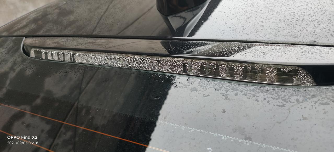 别克君威 每次下雨或者洗车，后高位刹车灯总是有水珠，你们的有吗
