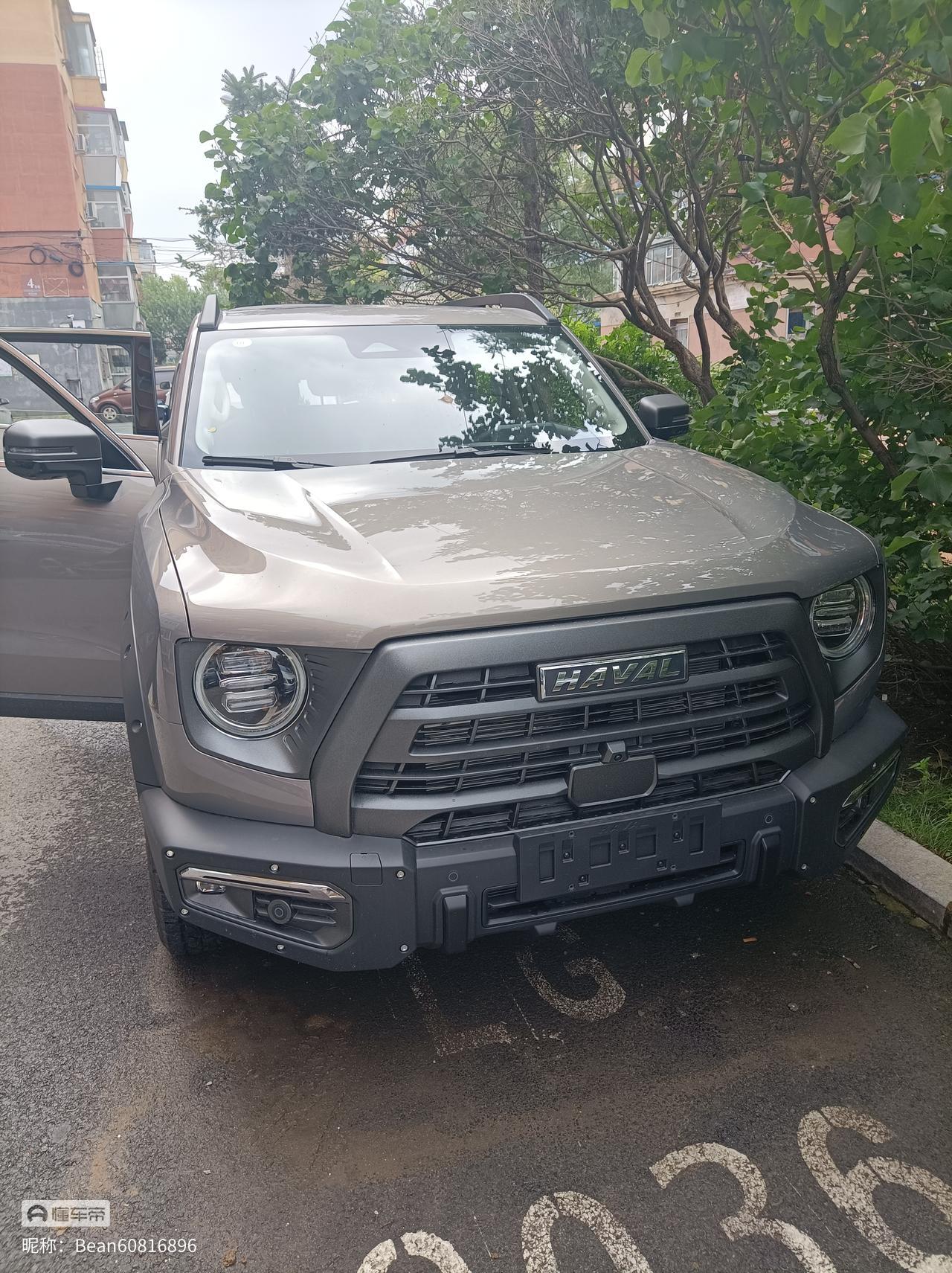 哈弗大狗 各位大狗追猎的车主们，4s店实车颜色太少，选择困难症到底挑哪个颜色，各位车友谁有追猎的在底下发个图片，也给其他