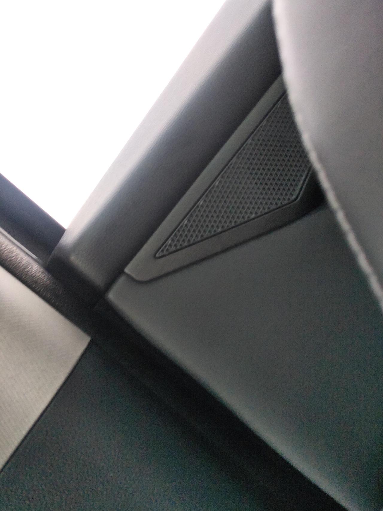 长安CS75 PLUS 75plus1.5T自动豪华。后排两个扬声器没声音
