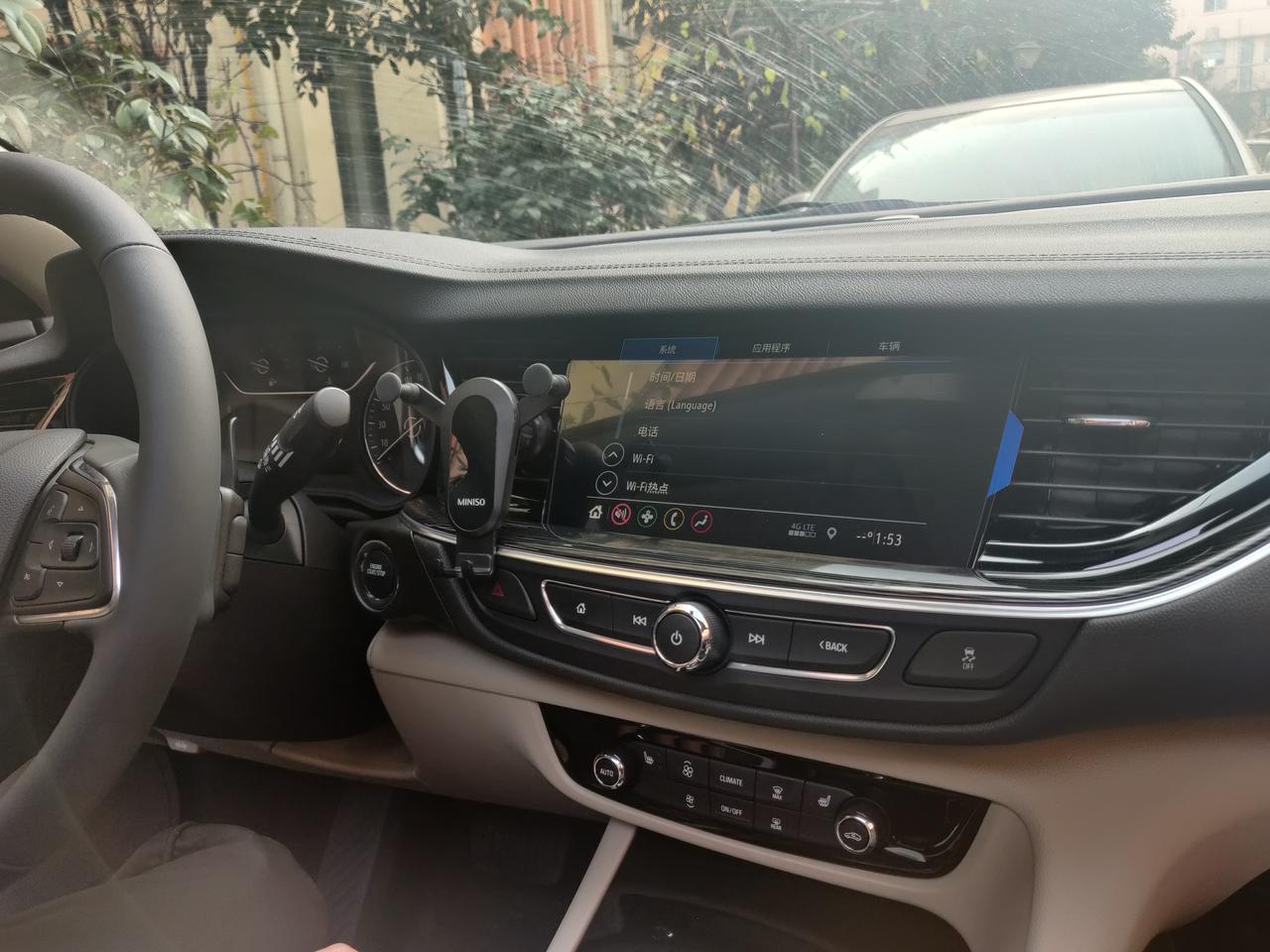 21款新君威，昨天刚提车，下车熄火才发现，中控依然亮着，歌也依然唱着？请问有没有遇到这个问题的