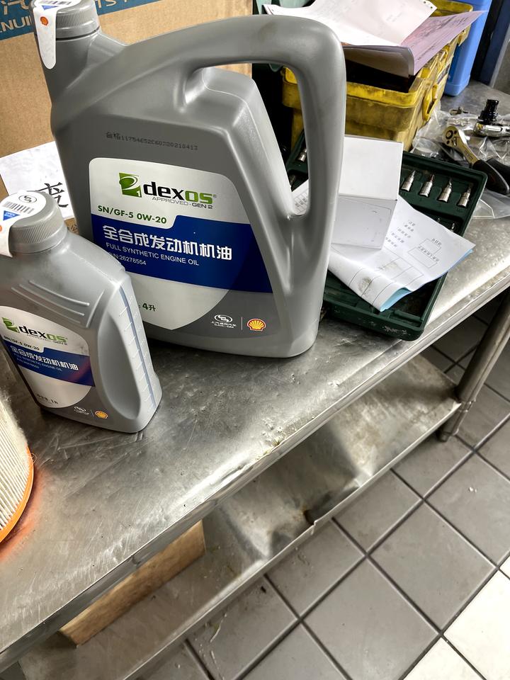 请问各位，我的是君威GS，今天去4s店首保给用的壳牌机油，但是之前听他们说4s店用的是嘉实多极护或者银美孚，这个壳牌的机