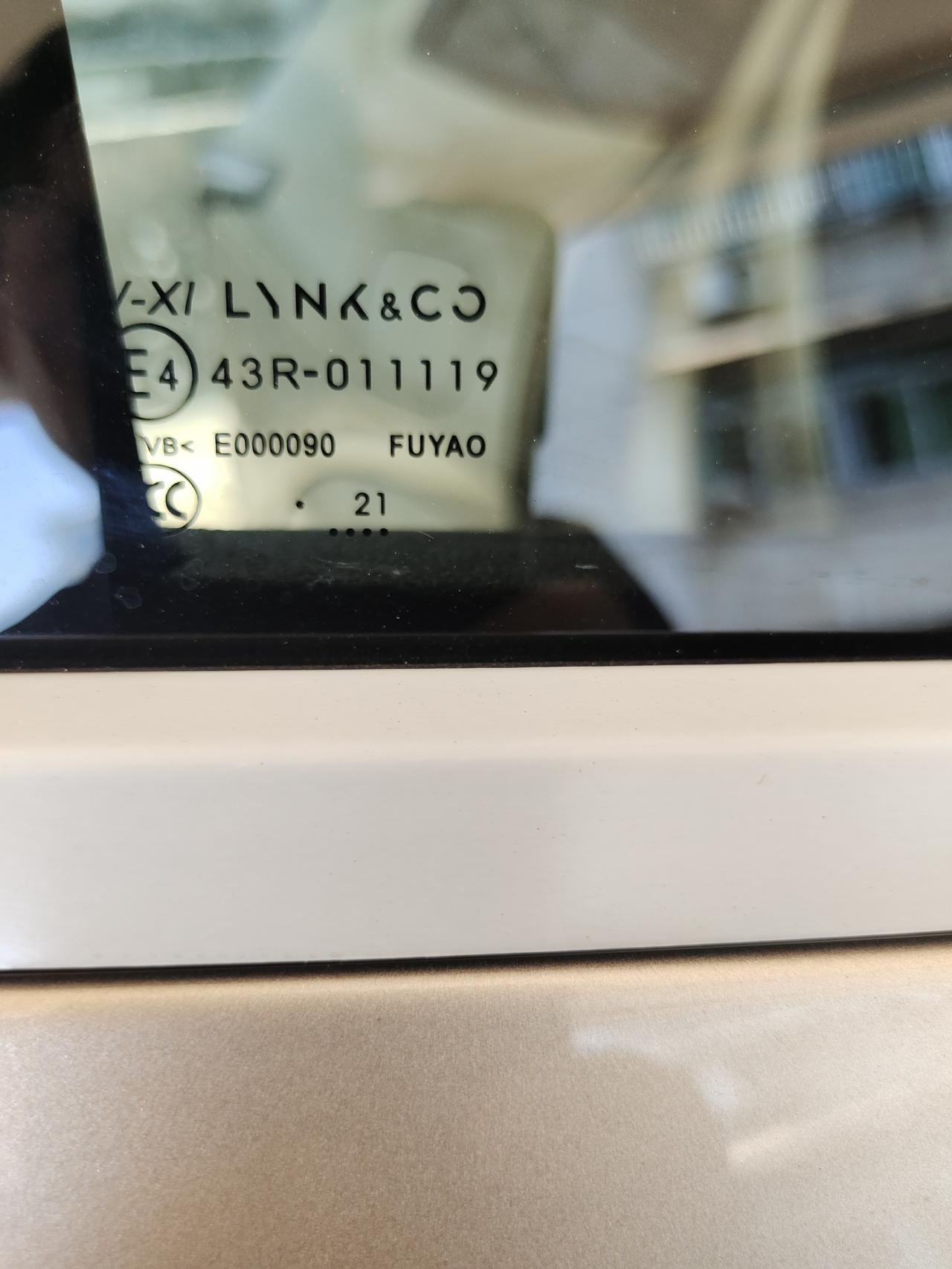 领克09 PHEV 这两块玻璃的生产日期怎么看，向各位请教一下。