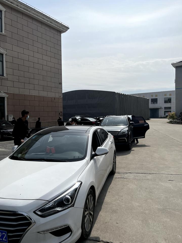 19款名图，18000公里，今天发现下过雨后前排安全带出有渗水问题？什么情况？求大师指点一下！