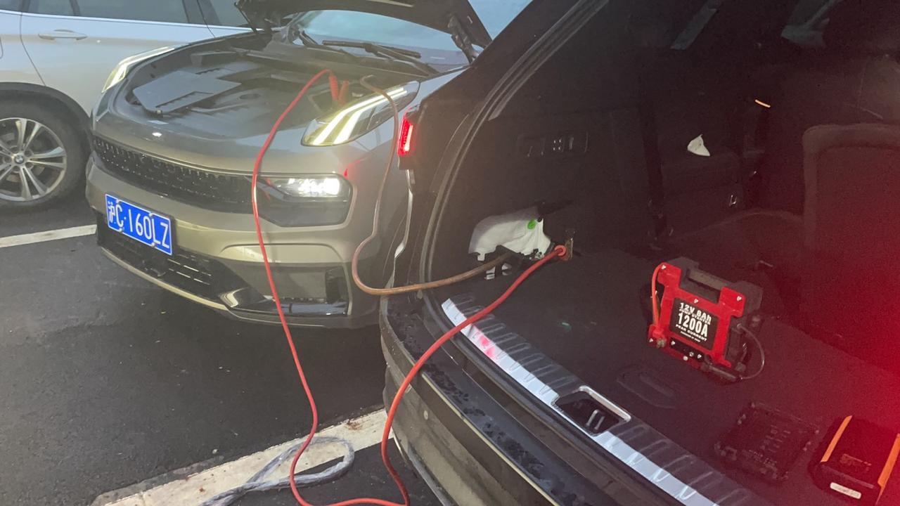 领克09 PHEV 09发现个可能导致小电瓶亏电的bug，有勇士去试一下嘛？\u2028那天喝酒，代驾回来，光顾着和代驾