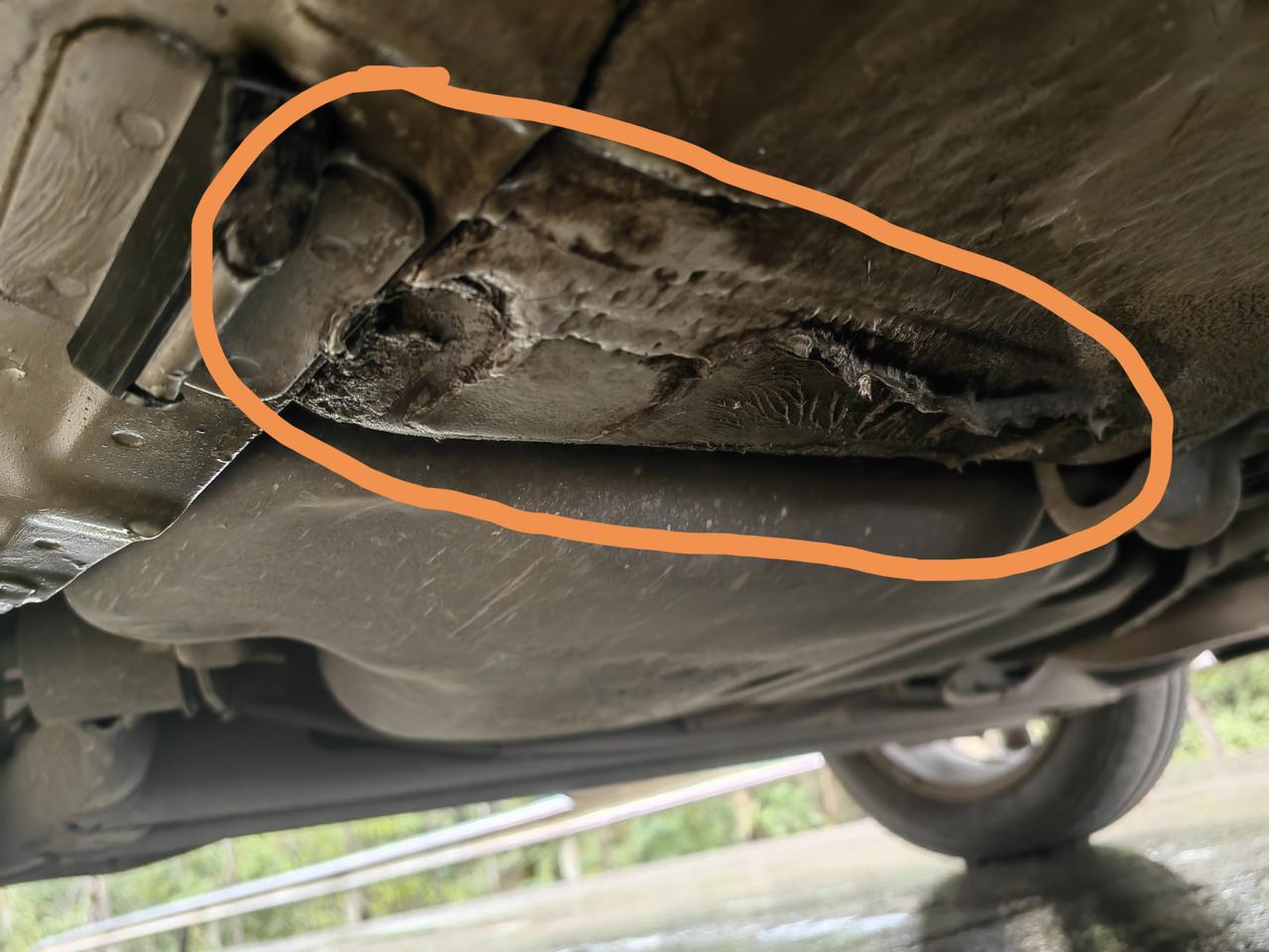 日产骐达TIIDA 老铁，这个车是不是事故车！
