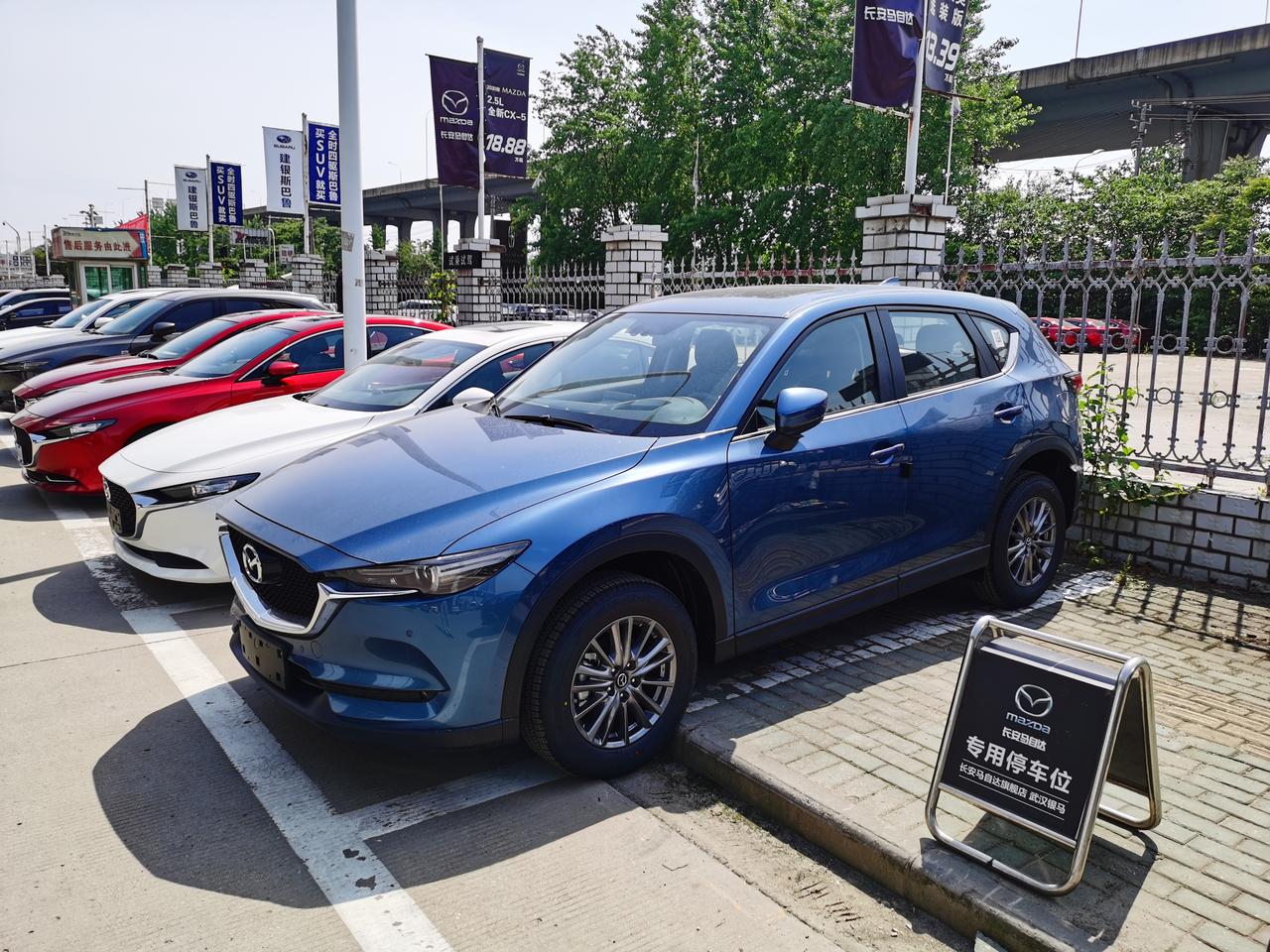 马自达CX-5 最近计划入手旗舰版，想问下大家：恒星蓝和铂钢灰你们觉得哪个好看？