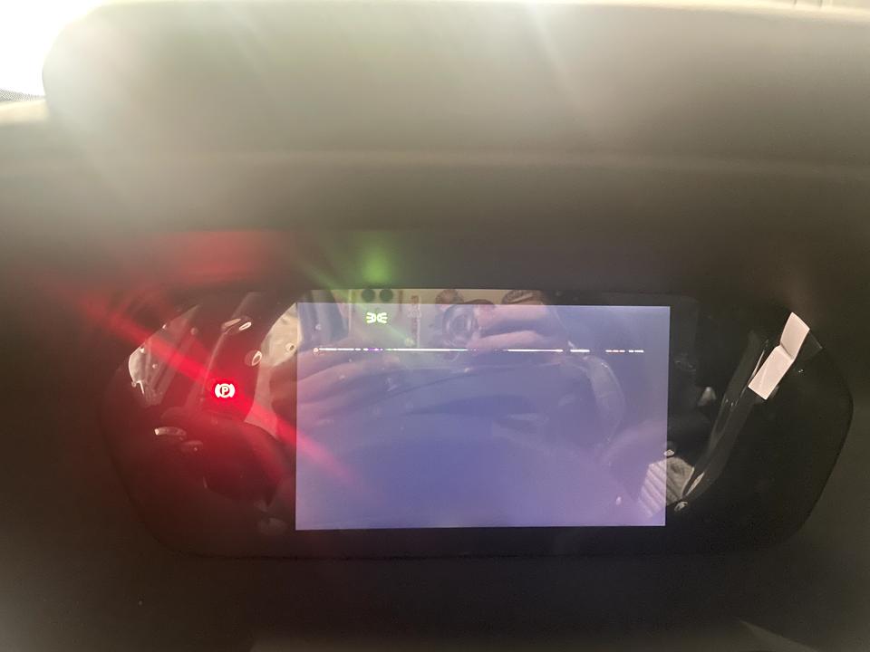 名爵5 提车一个多月，显示屏有一条线，这属于质量问题吗？
