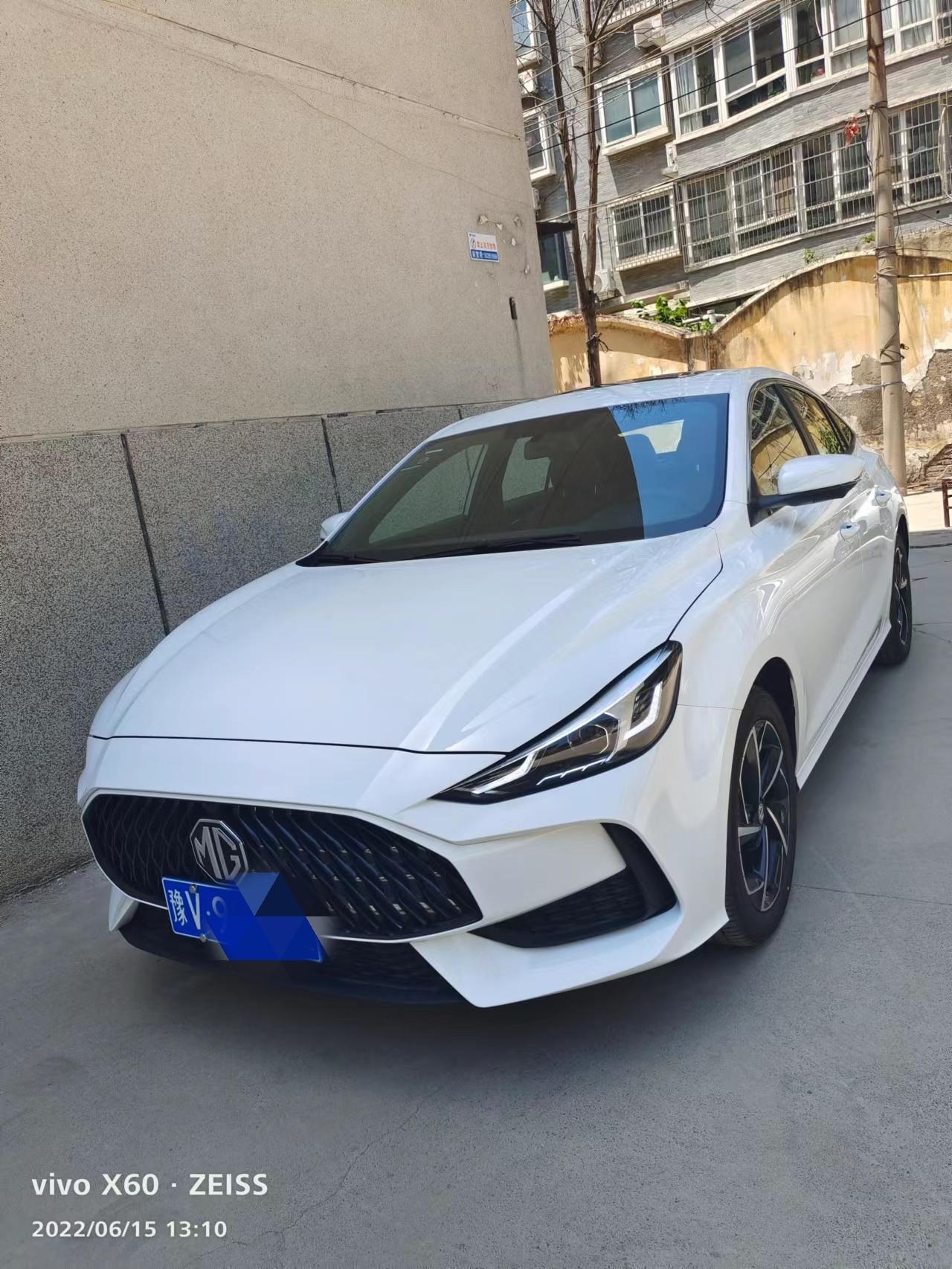 名爵5 如图，刚提车还是很开心的，落地9.3外加3000消费券，就是晚上发现中午的时候停在阴凉处放置10个小时到晚上9点