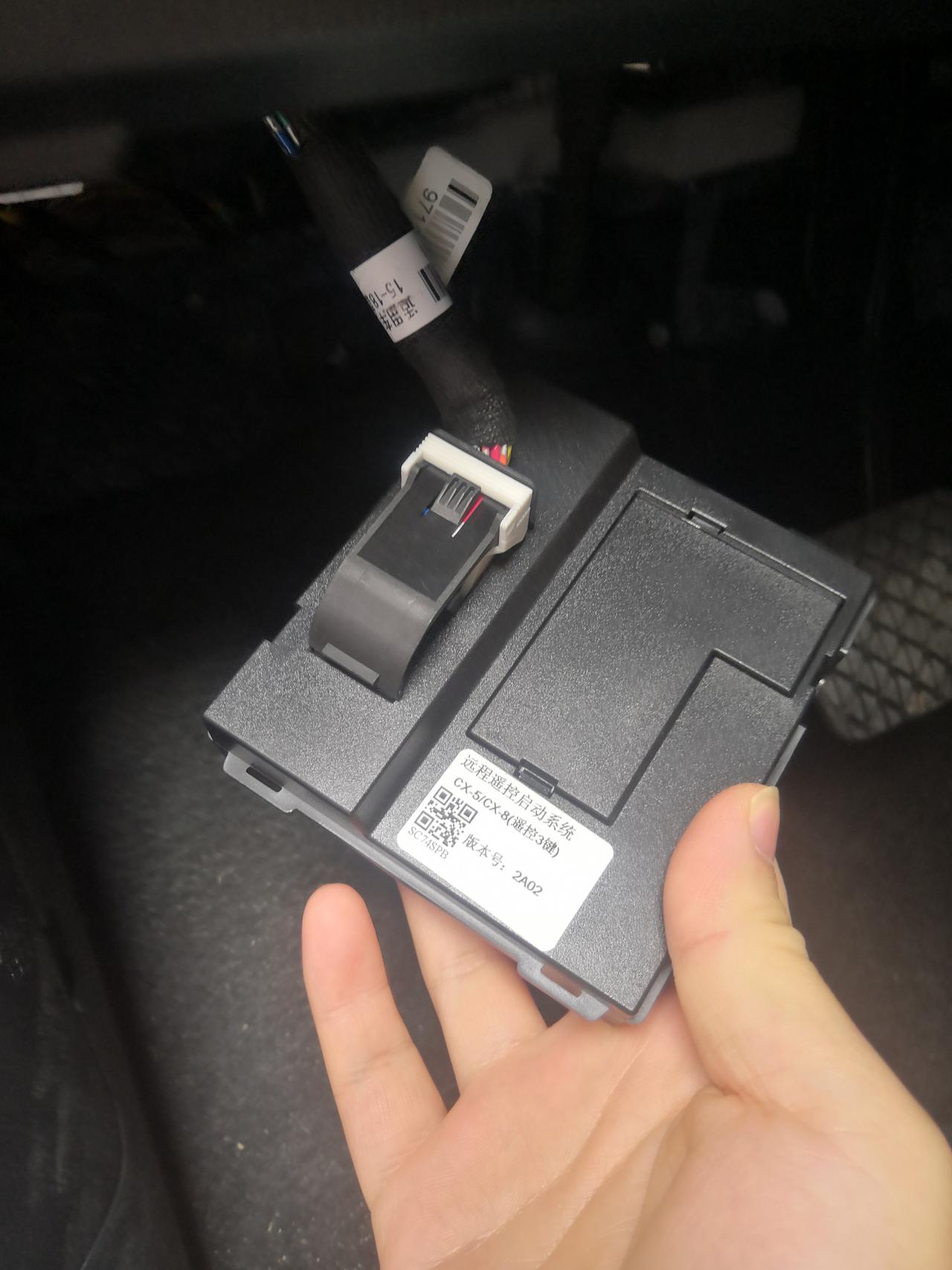 马自达CX-5 各位大师，我这个云控模块掉了，不知道之前贴哪的，麻烦各位车主指点一下这本来贴哪的，（之前是4S店是用魔术