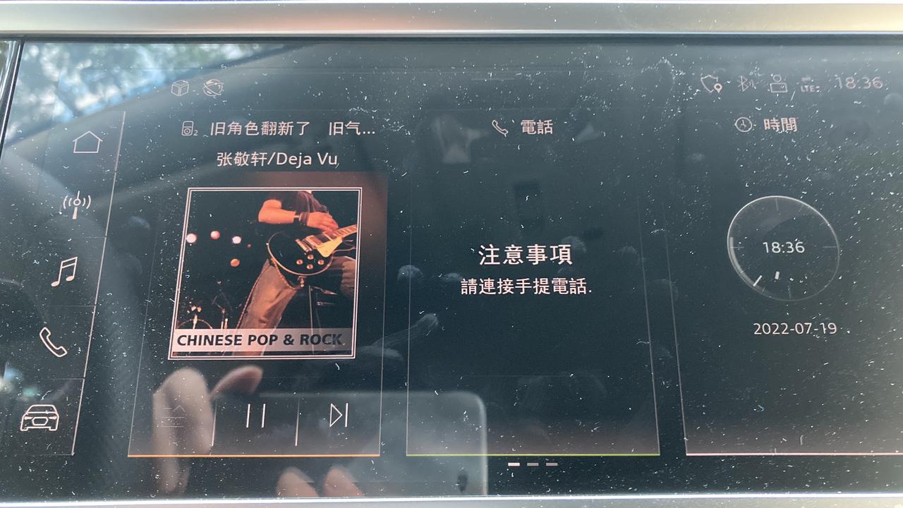 奥迪Q3 Sportback 为什么22款车机系统 连上网就变成这样的界面？！这是以前的界面？