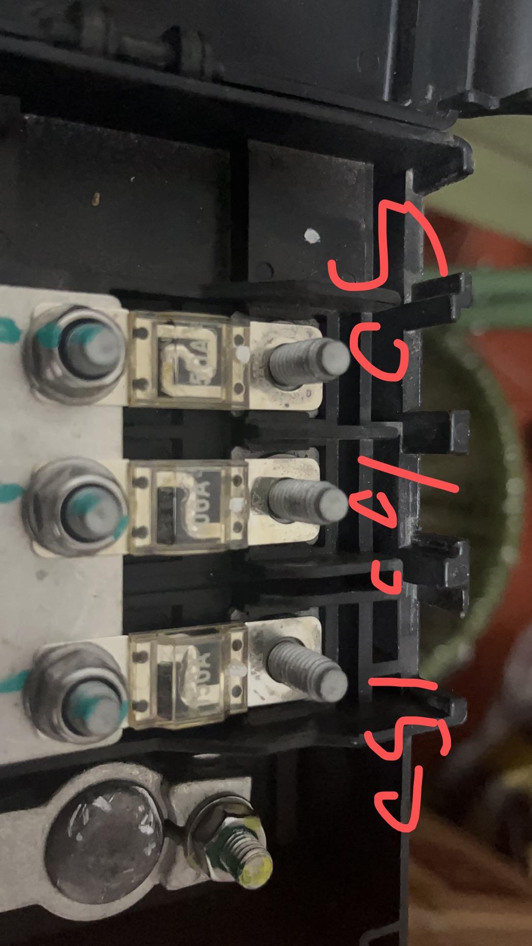 长安CS35 PLUS 电瓶亏电拆下来充电结果这个顺序记不清了 能否解答一下这个顺序不对不对