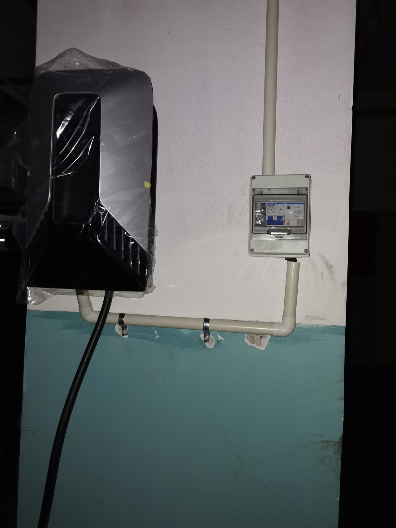 领克09 PHEV 09充电桩安装完成，只是安装品质很一般。还有就是自动识别一直失败，请求解惑。谢谢大家！
