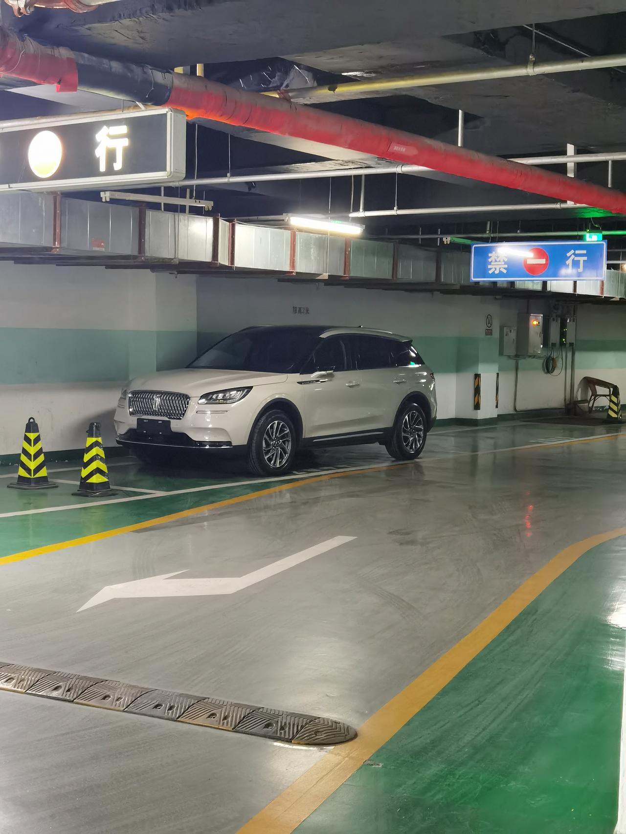 林肯冒险家 已提车 珠光瓷 二雅 北京有群吗？已提车珠光瓷二雅一周，发图上来给大家参考一下没见过珠光瓷实物的，有点奶灰色
