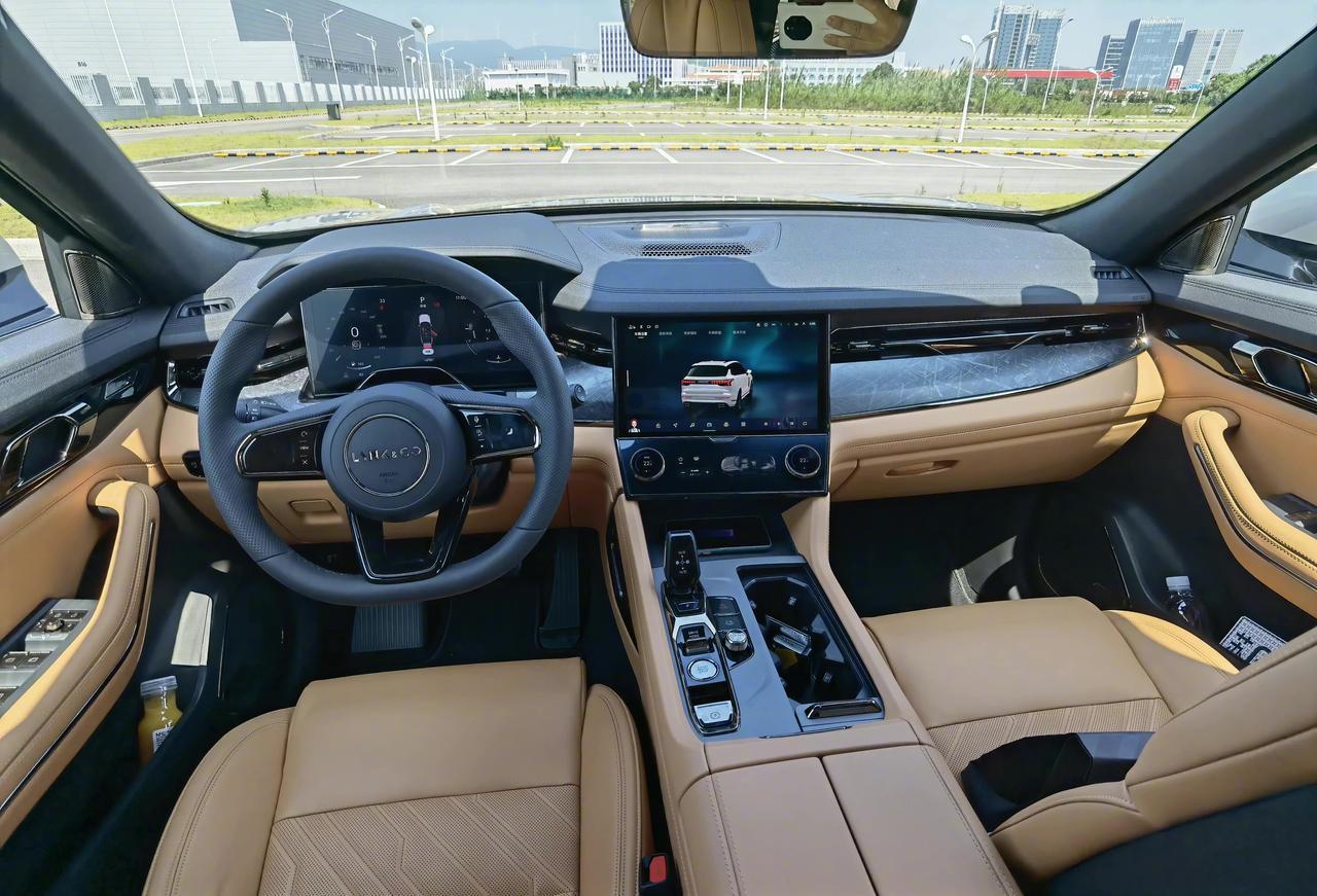 领克09 PHEV 请问一下各位舰长：09车内需要上座套吗？真皮座椅上了座套感觉影响效果和感觉，但不上座套又担心不耐脏，