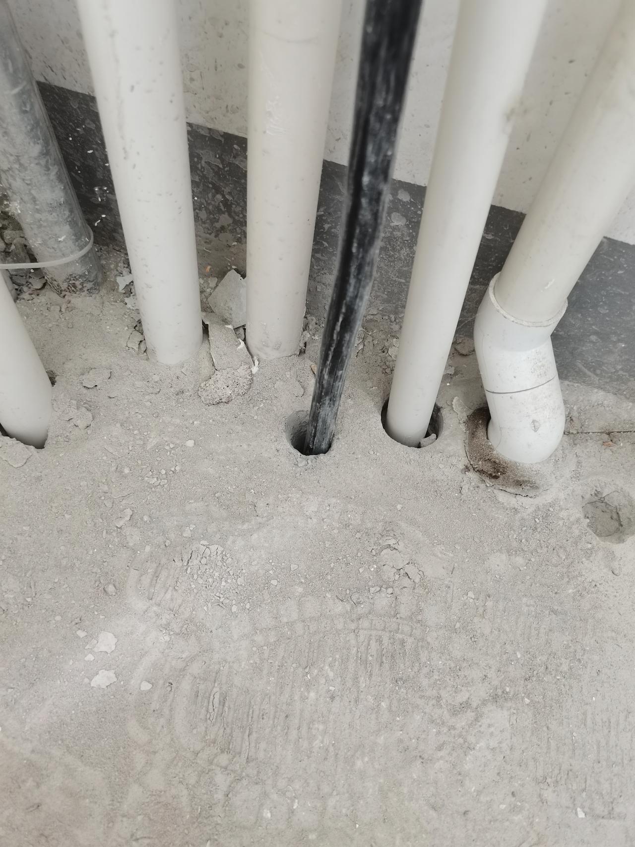 领克09 PHEV 09充电桩安装完成，只是安装品质很一般。还有就是自动识别一直失败，请求解惑。谢谢大家！