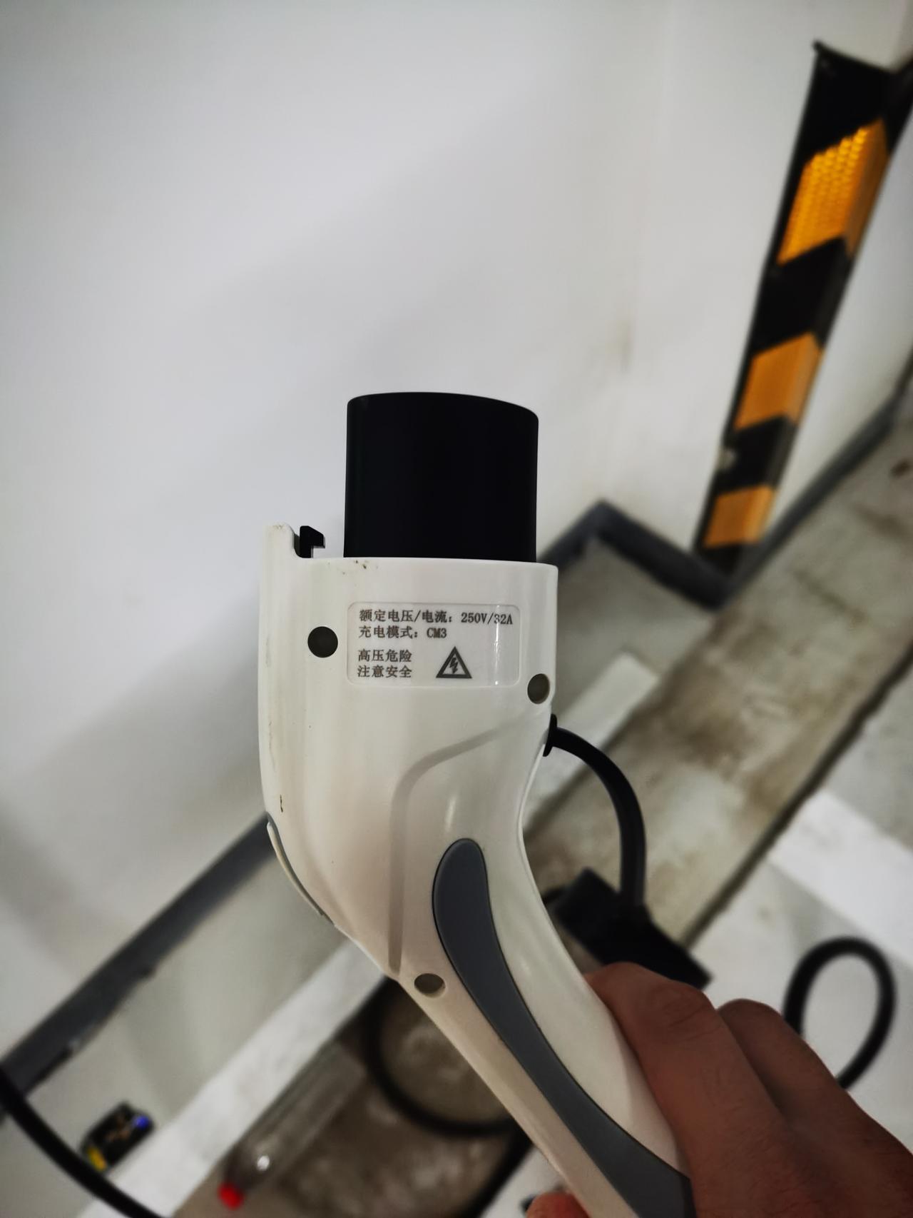 长安Lumin 长安糯玉米210款这两种充电枪可以用么(大众充电桩)？