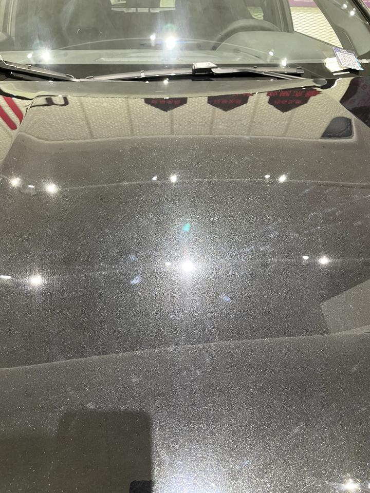 领克09 PHEV 问一下大家的新车都有太阳纹吗 黑色 我今天验车车身上有太阳纹正常吗