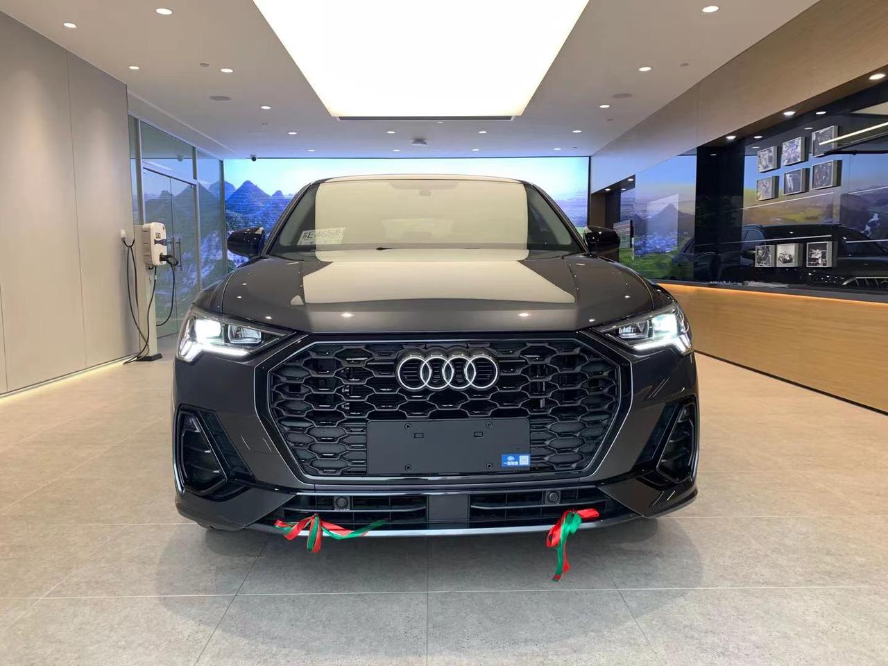 奥迪Q3 Sportback 刚提的车 说说这两天的开车感受座椅太不舒服了 开一会就脖子疼 腰疼手没有地方放 双手只能一