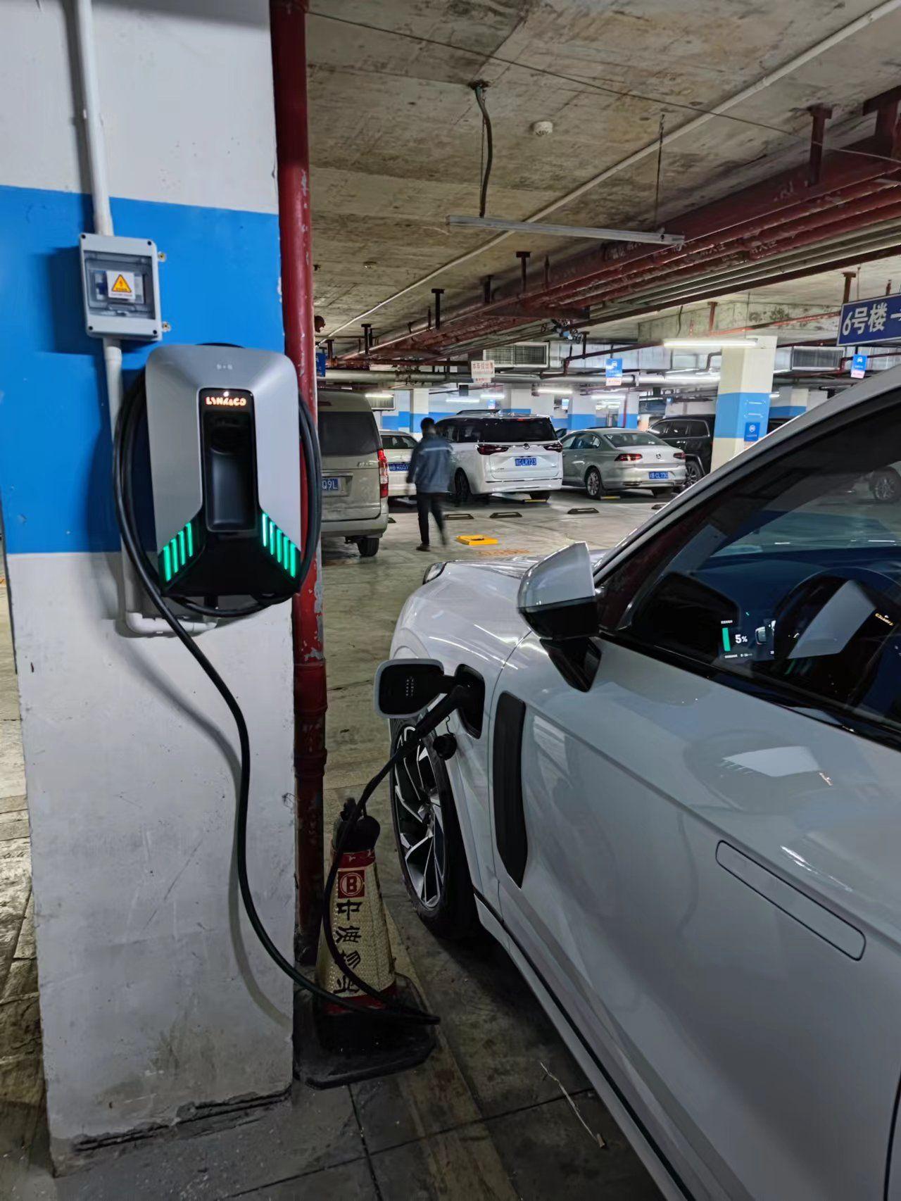 领克09 PHEV 大家充电电流设置的多少，快充对电池影响大吗？