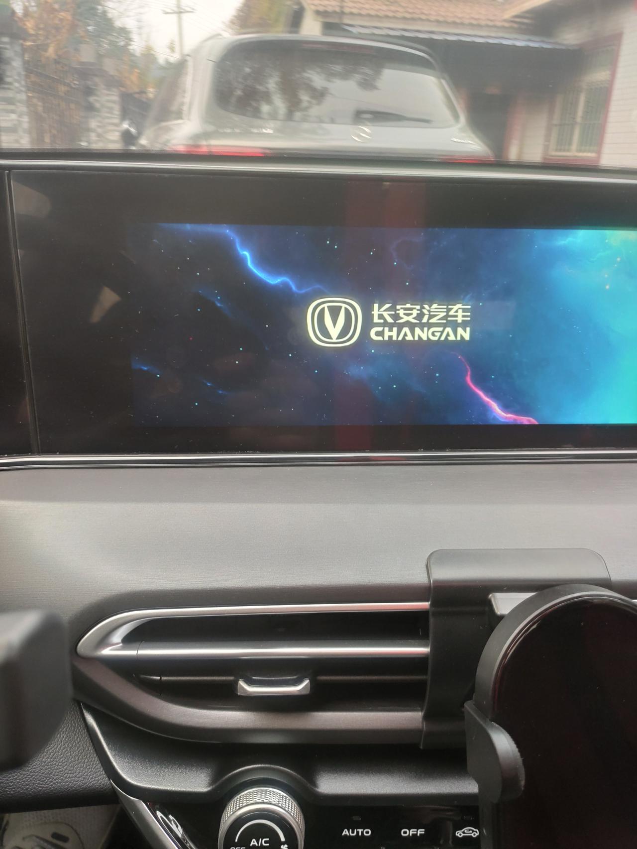 长安逸动 车机一直卡在这个界面，怎么重启啊？