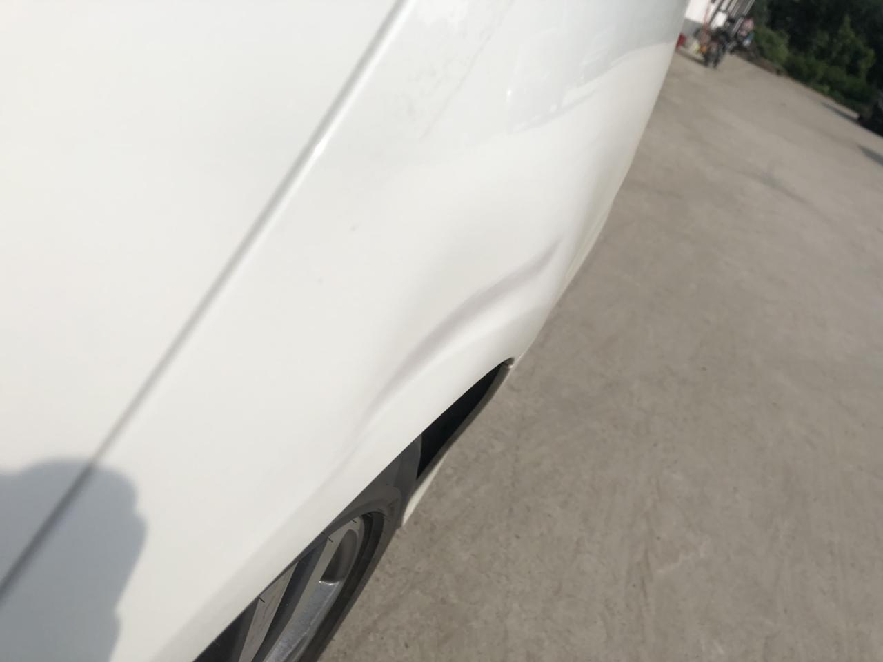 奔驰C级 这怎么解决 只能钣金吗 ，