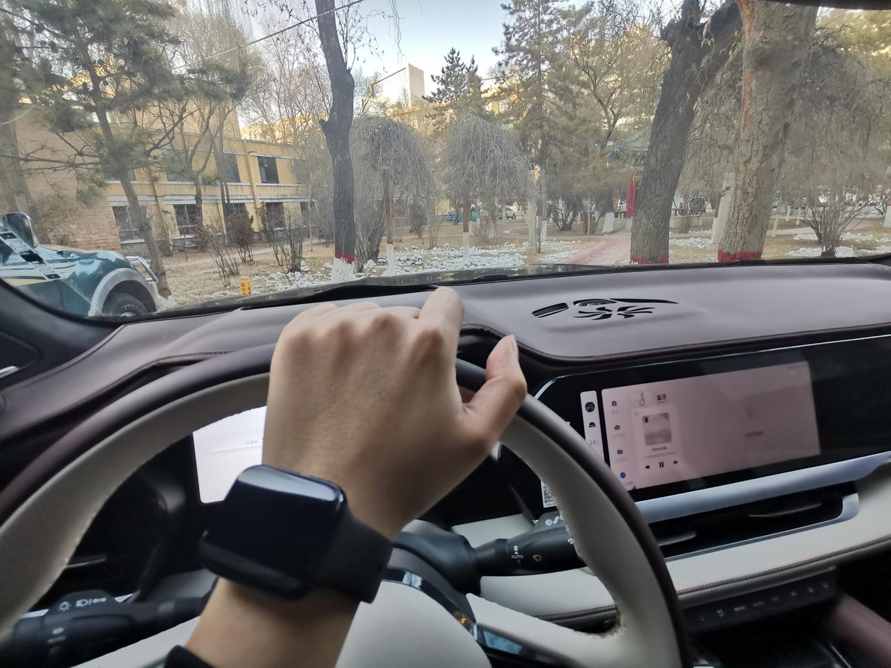 吉利星越L 兄弟们，有没有好的行车记录仪推荐一下，给个具体型号，确实太需要了。隐藏的最好