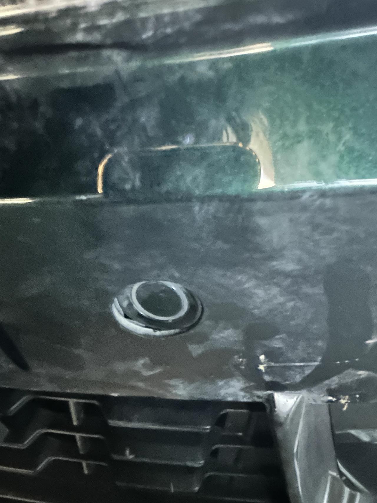 吉利星瑞 这个雷达跑高速撞到鸟，凹进去了，怎么办