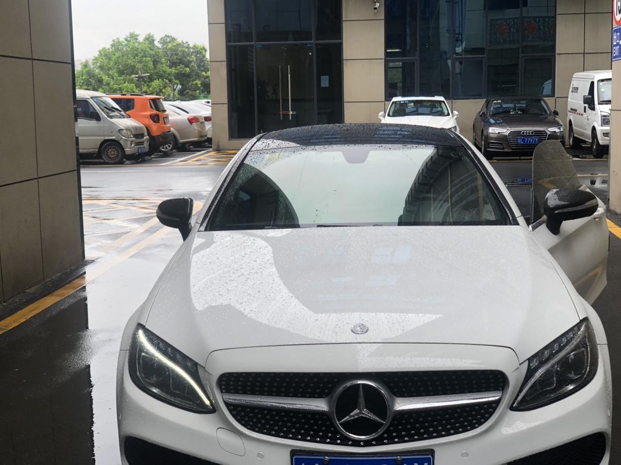 奔驰C级 这个灯坏掉是要还个总成吗