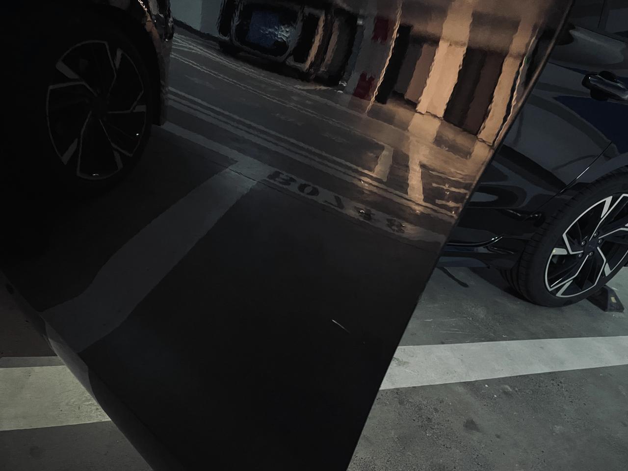 领克03 左前门不知道是不是被旁边车开门撞出一条很深的划痕，漏出白色底漆了，手摸上去很明显，这个该怎么修复啊？抛光应该是