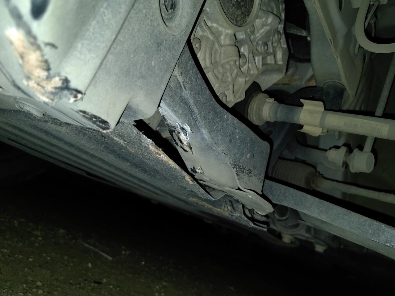哈弗H6 今晚开车国道路中间没看清有个大石头直接怼了上去，然后底盘轮毂就不同程度损坏了，感觉是大车拉石头掉下来的，当时没