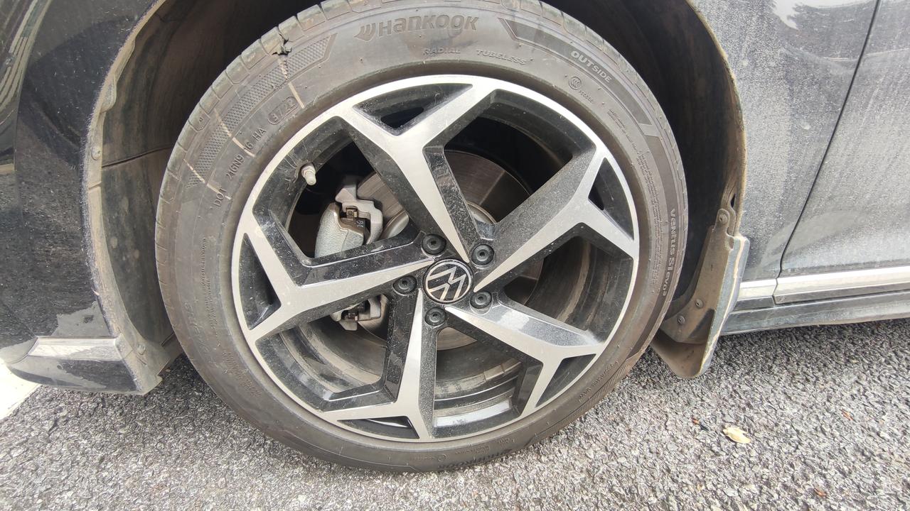 兄弟们，23款迈腾你们换胎都在哪里换的，怎么韩泰235/45R18 94W的胎都没有啊，要去4s换吗